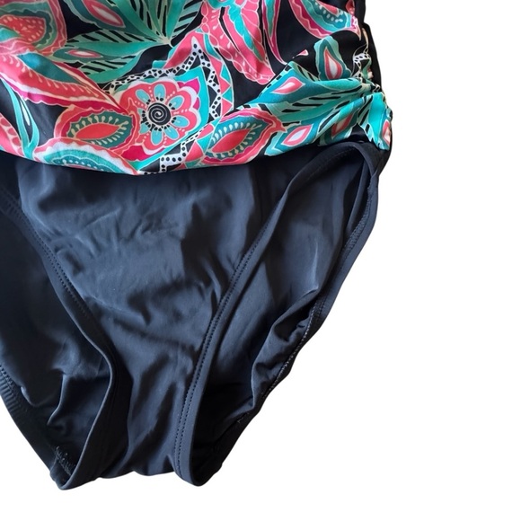 Aqua Green Woman’s One Piece Halter Style Swimsuit Size Small - Picture 4 of 9